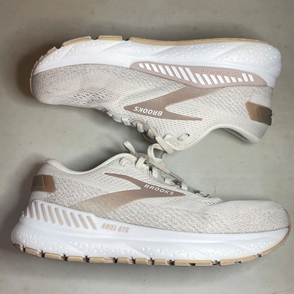 Brooks Ariel GTS 24 Womens Athletic Running Shoes Size 8 EE Wide Coconut Beige
